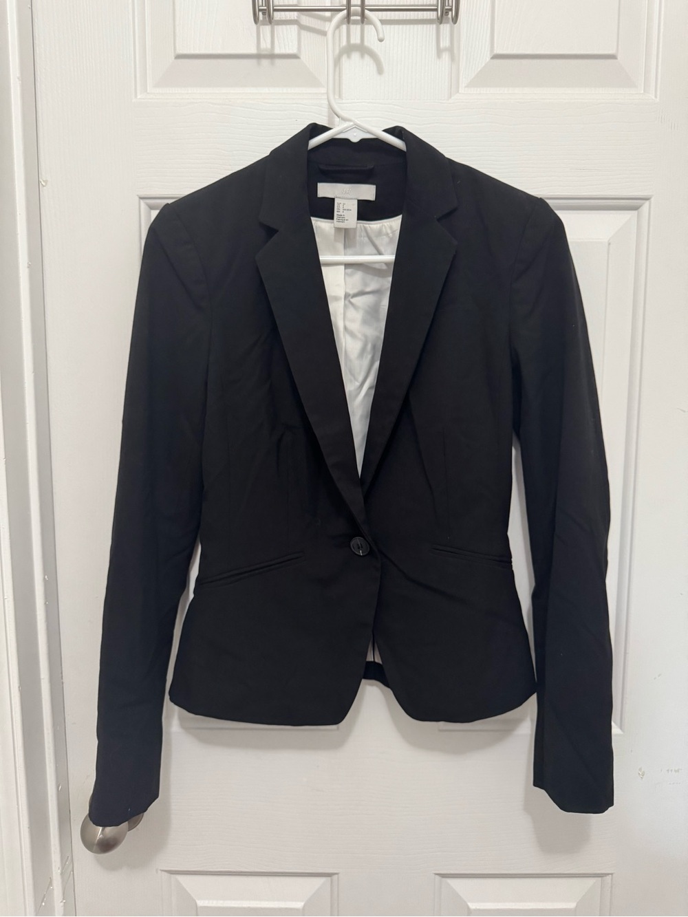 H&M Classic Black Women's Blazer - Sleek Single-Button Jacket